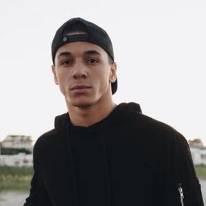 Meet your Posher, Bakari